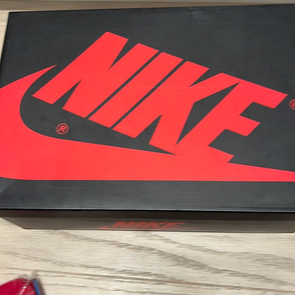 Jordan 1 size 6.5 new but laced comes with red laces too